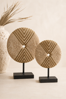 The Kira Kralen Ornament op Standaard – Naturel Beige & Goud