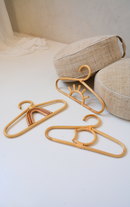 Rotan Regenboog Kledinghanger – Hippie Monkey