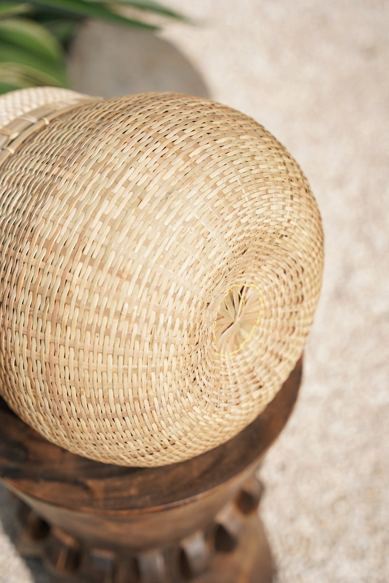 Gevlochten mand- The Bamboo Basket