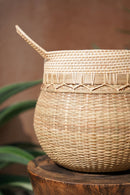 Gevlochten mand- The Bamboo Basket