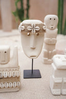 Beeldje van Steen - Stone Men - The White Mask on Stand